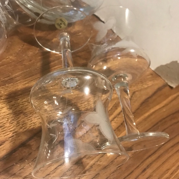 Beautiful crafted 7 pc wine set  crystal n made in Poland.   Perfect condition - Picture 7 of 7